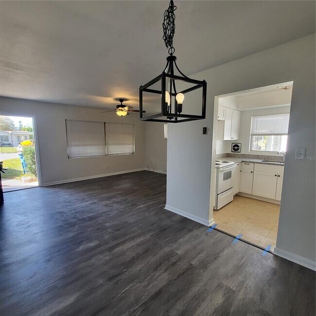 Building Photo - 223 N Mars Ave