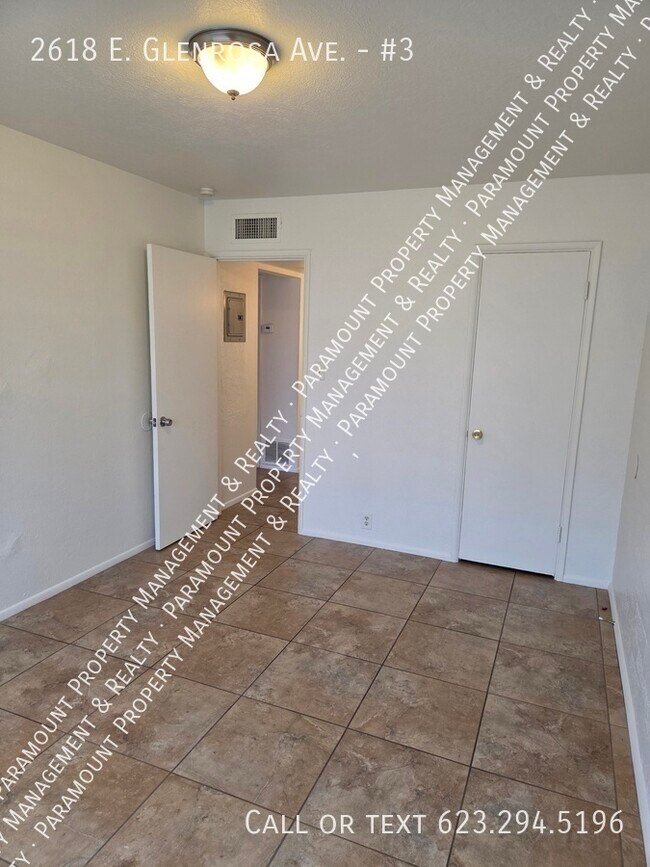 Building Photo - 2618 E Glenrosa Ave