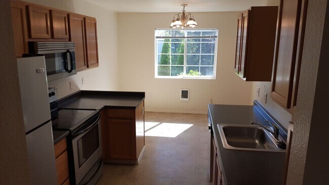 Interior Photo - 3138 Pringle Rd SE