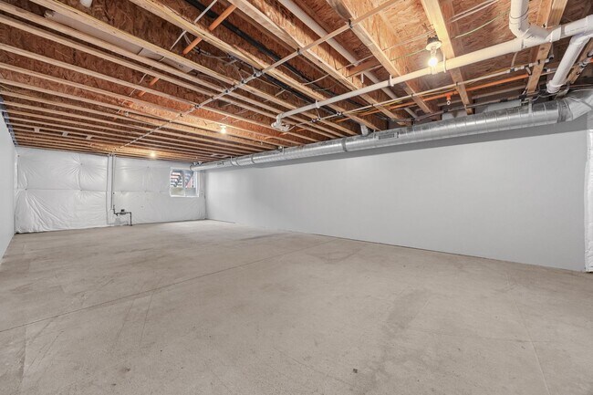 Building Photo - Large Townhome In Kingston Neighborhood Just Blocks From Downtown