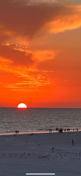 Building Photo - 1055 W Peppertree Dr