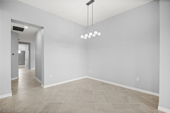 Building Photo - 12000 Santaluz Dr