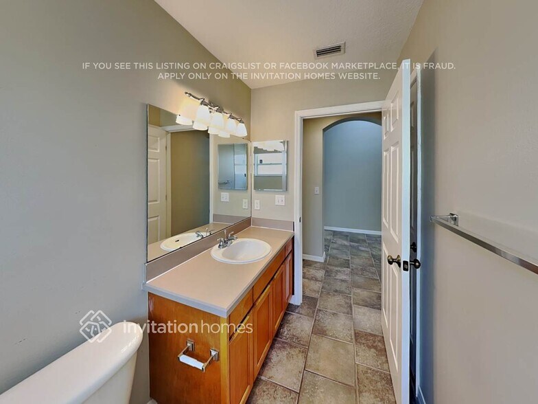 Building Photo - 11107 Silver Dancer Dr