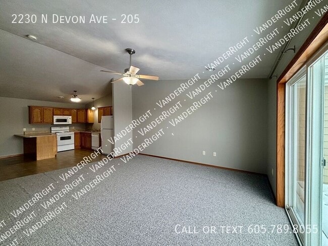 Building Photo - 2230 Devon Ave
