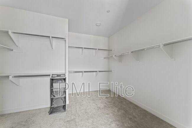 Building Photo - 28649 Windbreak Tr