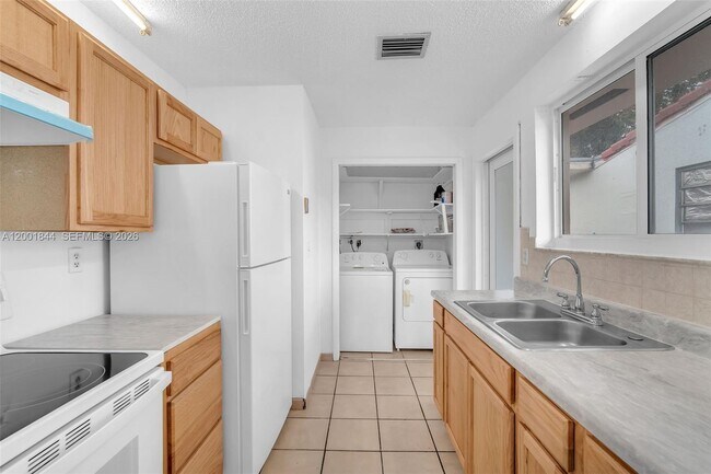 Building Photo - 535 NW 44th Ave