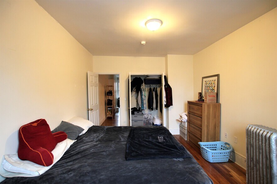 Building Photo - 1868 Commonwealth Ave