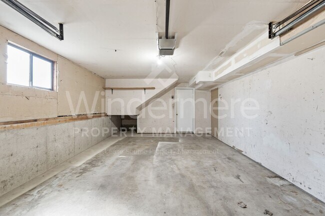 Building Photo - 7805 E Upriver Dr