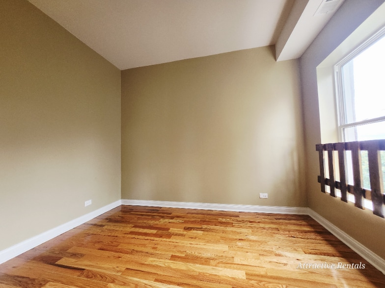 Building Photo - 209 N Parkside Ave