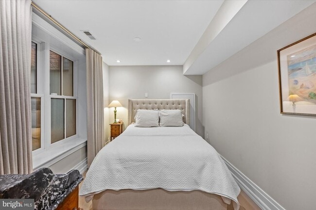 Building Photo - 1524 Swann St NW