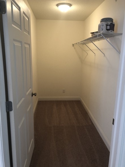 Building Photo - 641 E 46th St