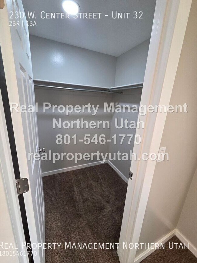 Building Photo - 230 W Center St