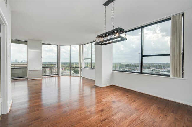 Building Photo - 15 Greenway Plz