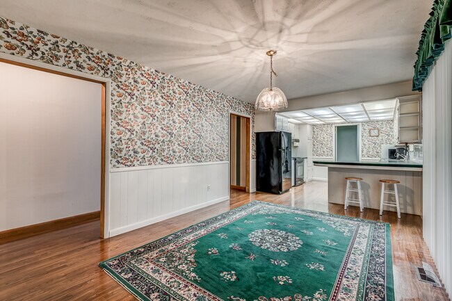 dining/kitchen - 27 Summit Cir