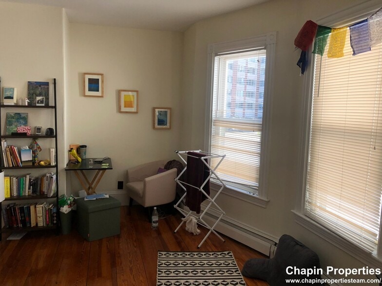 Building Photo - 66 Chestnut St