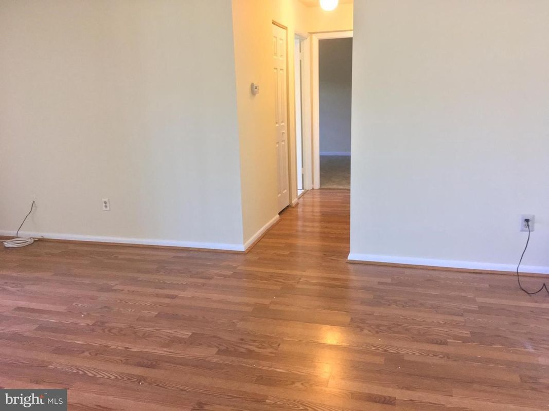 Building Photo - 2410 Pond View Dr