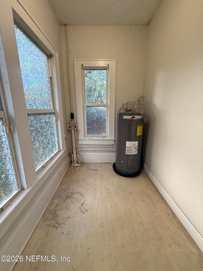 Building Photo - 6605 Dixie St
