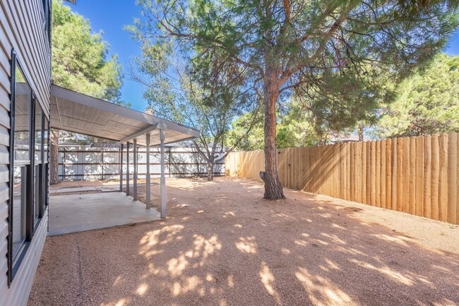 Building Photo - 8121 San Antonio St