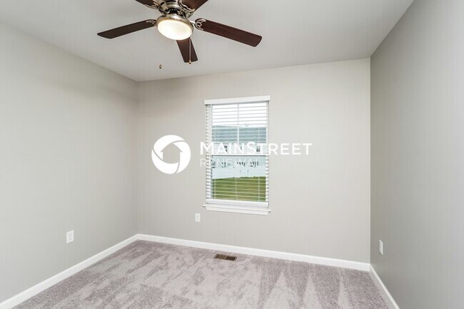 Building Photo - 3 Bedroom Pet-Friendly Home in Jeffersonvi...
