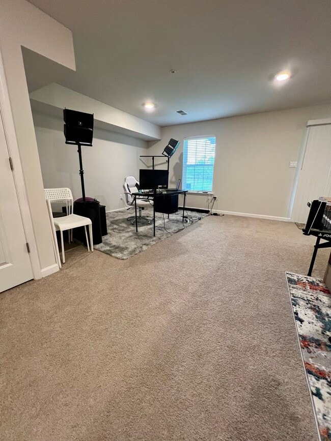 Building Photo - Stunning 4-Bed Townhome in Quakertown! Ava...