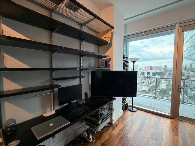 Building Photo - 1600 Post Oak Blvd