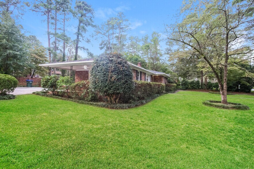 Building Photo - 6824 Eastbrook Rd