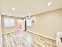 Building Photo - Charming 1-Bedroom, 1-Bathroom ADU in a Prime Location – 795 1/2 42nd St