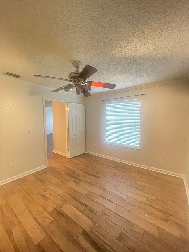 Building Photo - 2550 N Alafaya Trail