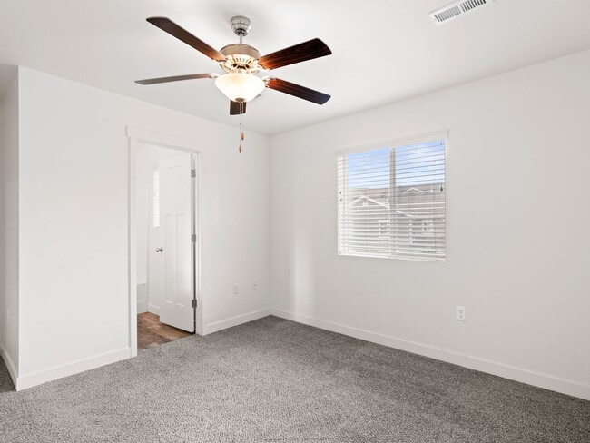 Building Photo - 14911 S Tumble Rock Way