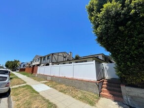 Building Photo - Garnet Ave