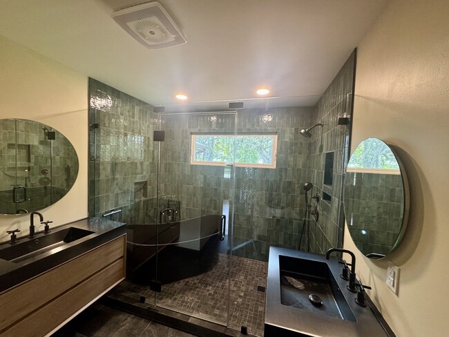 Building Photo - 774 Creekside Dr