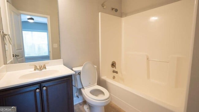 Building Photo - 3731 Ivy Lawn Dr NE