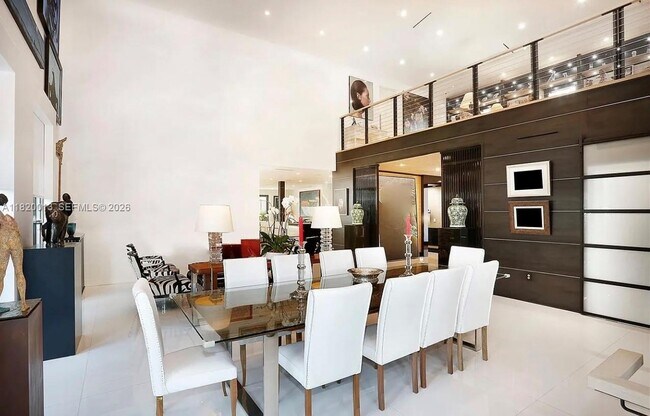 Building Photo - 6611 Leonardo St