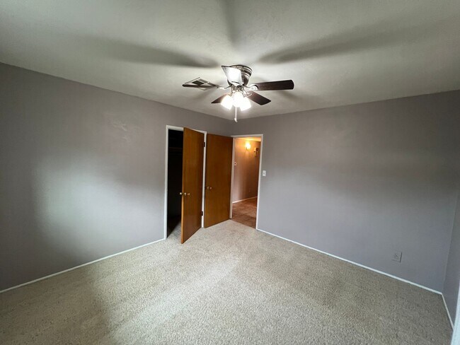 Building Photo - 723 S California St