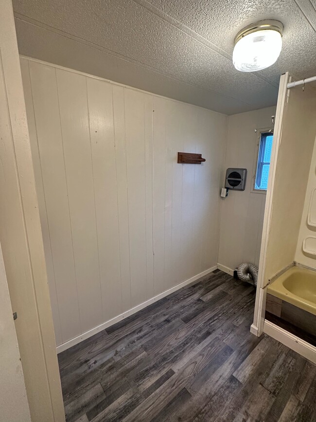 Building Photo - 104 1st Ave SW