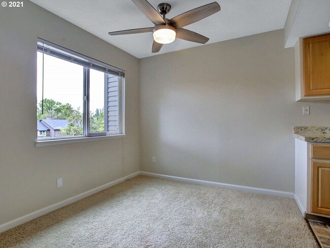 Building Photo - Sunny 2bdrm/2bath Condo in South Beaverton...