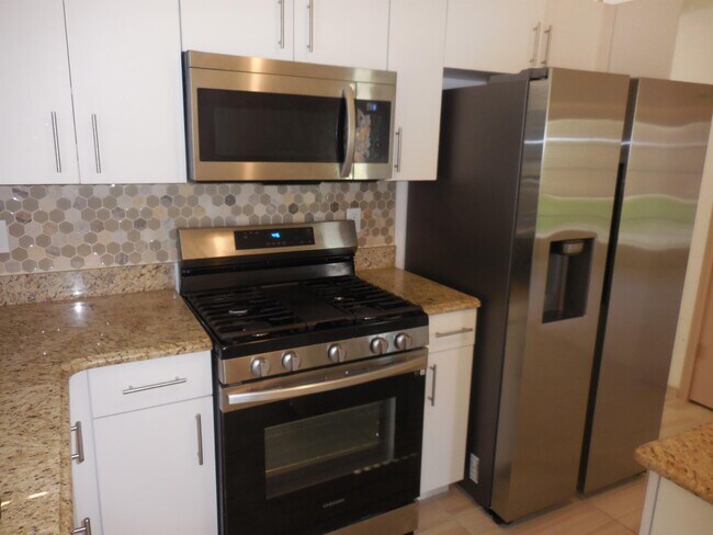 Building Photo - 12880 Haxby St