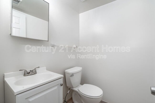 Building Photo - 3903 Hillview Ct