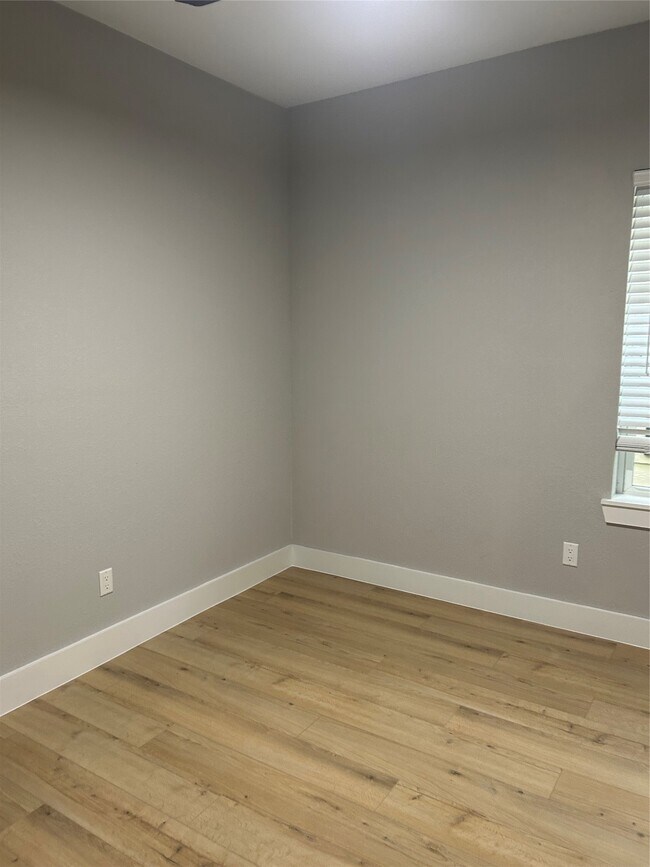 Building Photo - 9914-9918 Fillmore St