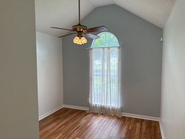 Building Photo - 156 Shady Oak Cir