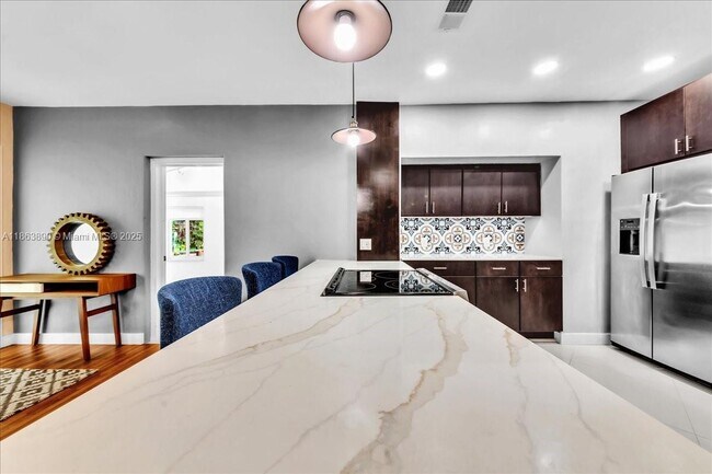 Building Photo - 7341 SW 64th Ct