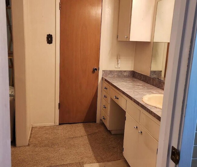 Building Photo - 2022 S High St