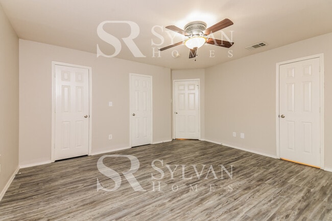 Building Photo - Don't miss out on this beautiful home!