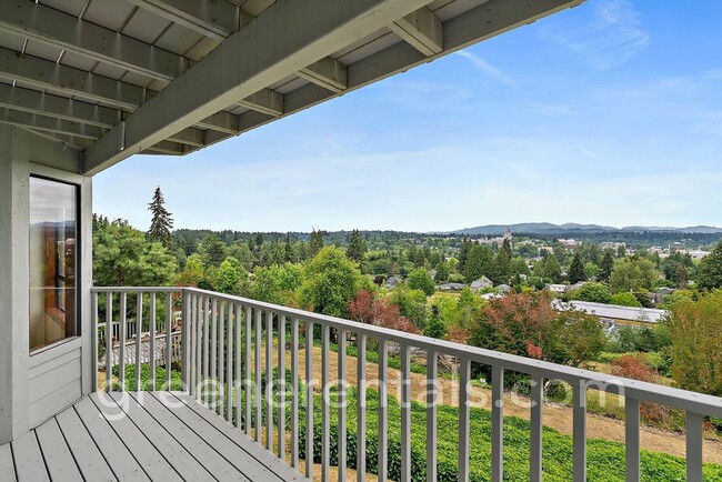 Building Photo - 2 BD / 2 BA Olympia Condo with Spectacular...