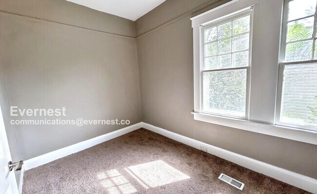 Building Photo - 7129 3rd Ave S