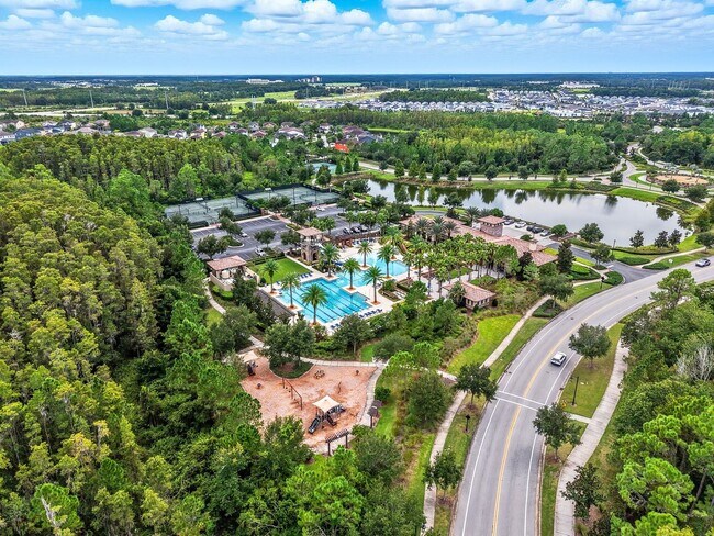 Building Photo - Modern 3BR/2.5BA Townhome in Estancia – Re...