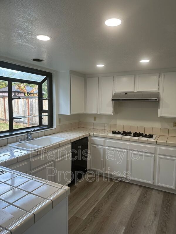 Building Photo - 954 Cornwell Ct