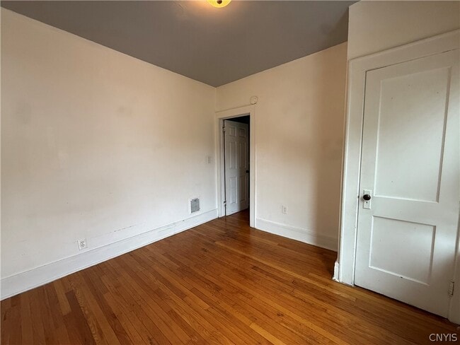 Building Photo - 526 Boyden St