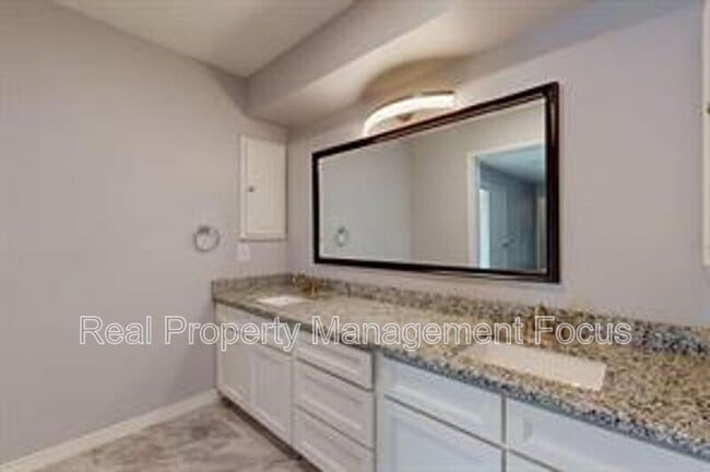 Building Photo - 14724 Overview Dr