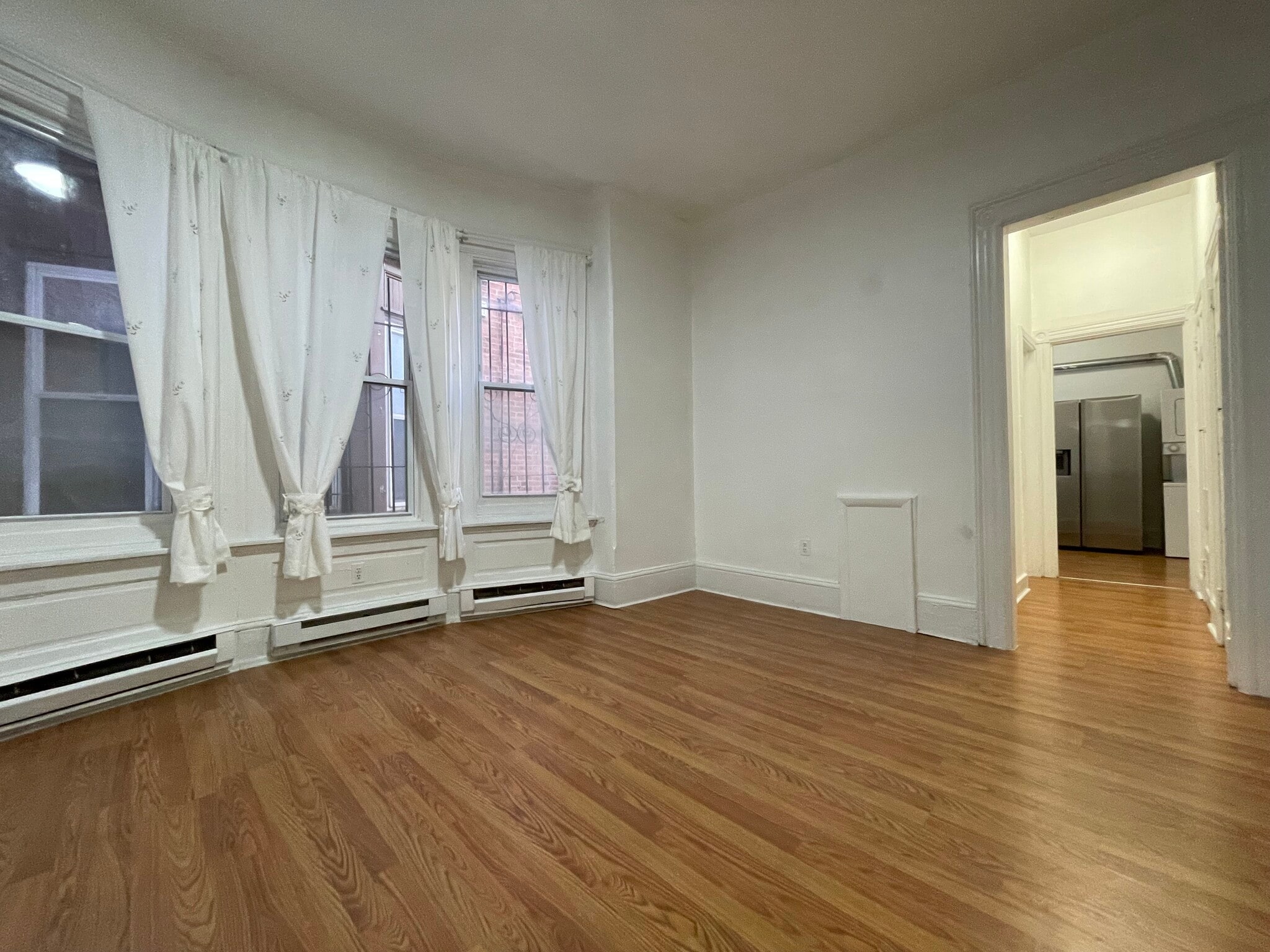 living room - 4439 Spruce St